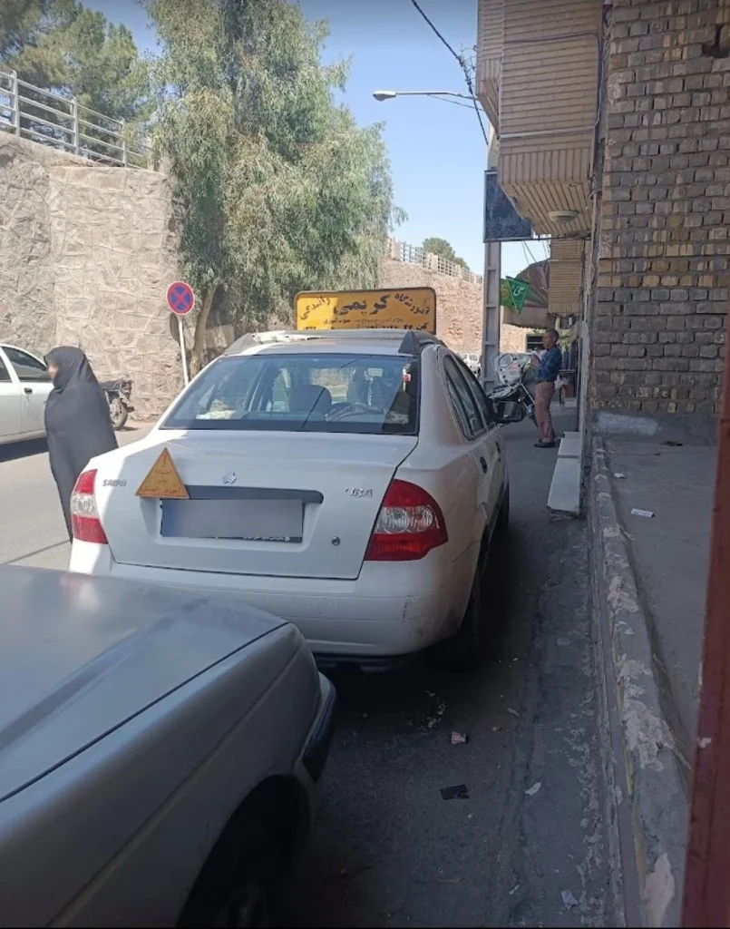 آموزشگاه رانندگی کریمی از در دسترس ترین اموزشگاه های رانندگی قم